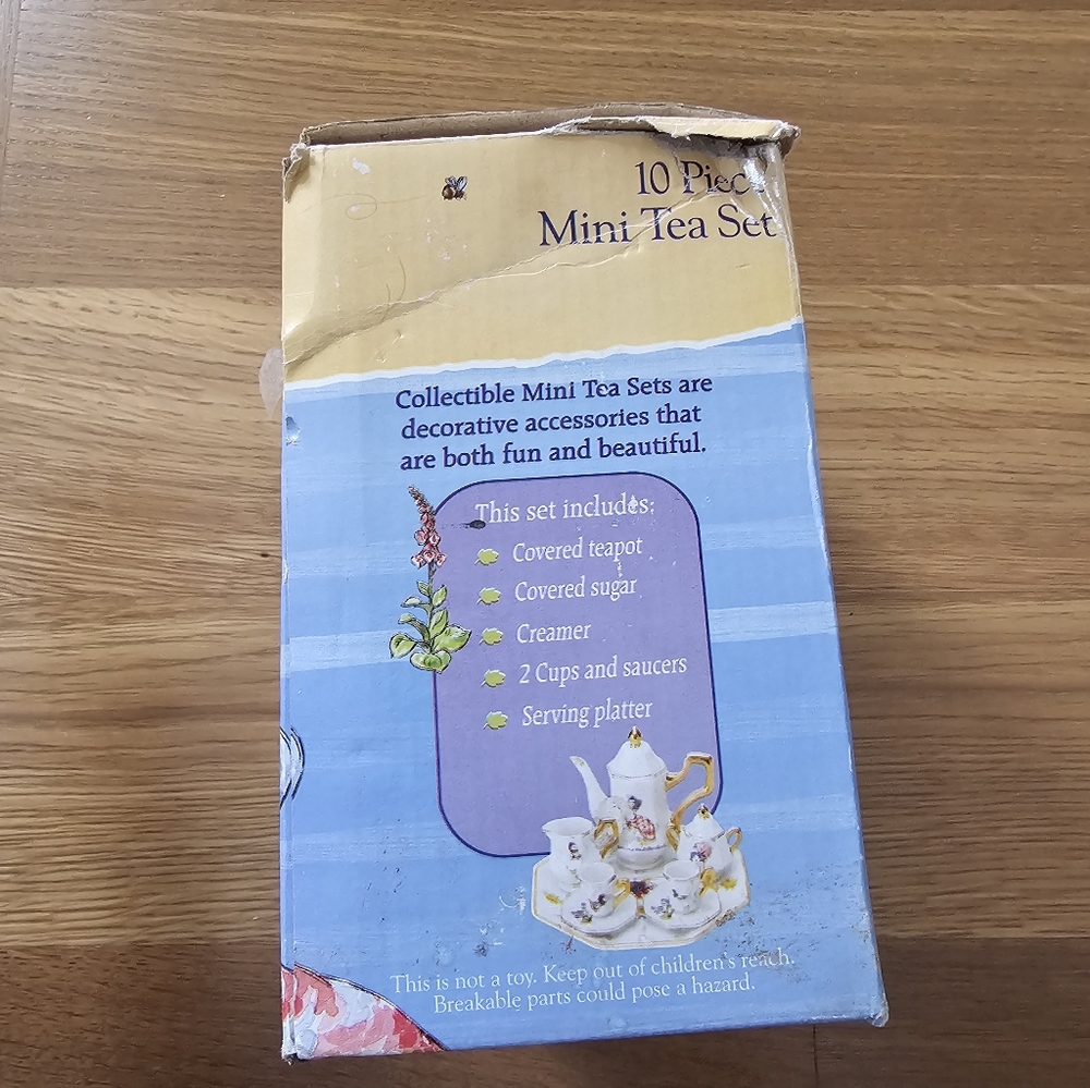 Peter Rabbit 10 Piece Mini Tea Set - Picture 9 of 12